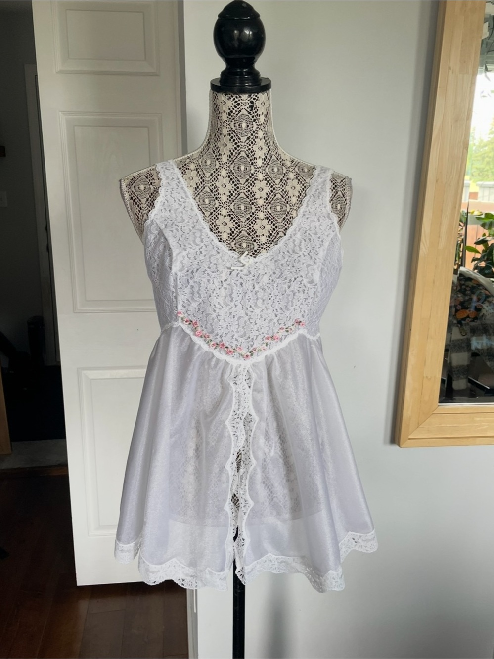 Vintage Coquette Lace Slit Front Babydoll Teddy Chemise Lingerie. Small